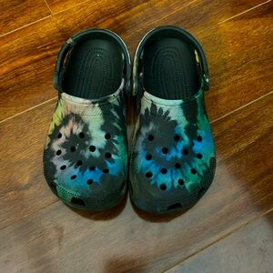 CROCS Kids Black Tie-Dye Shoes Slides Size 6